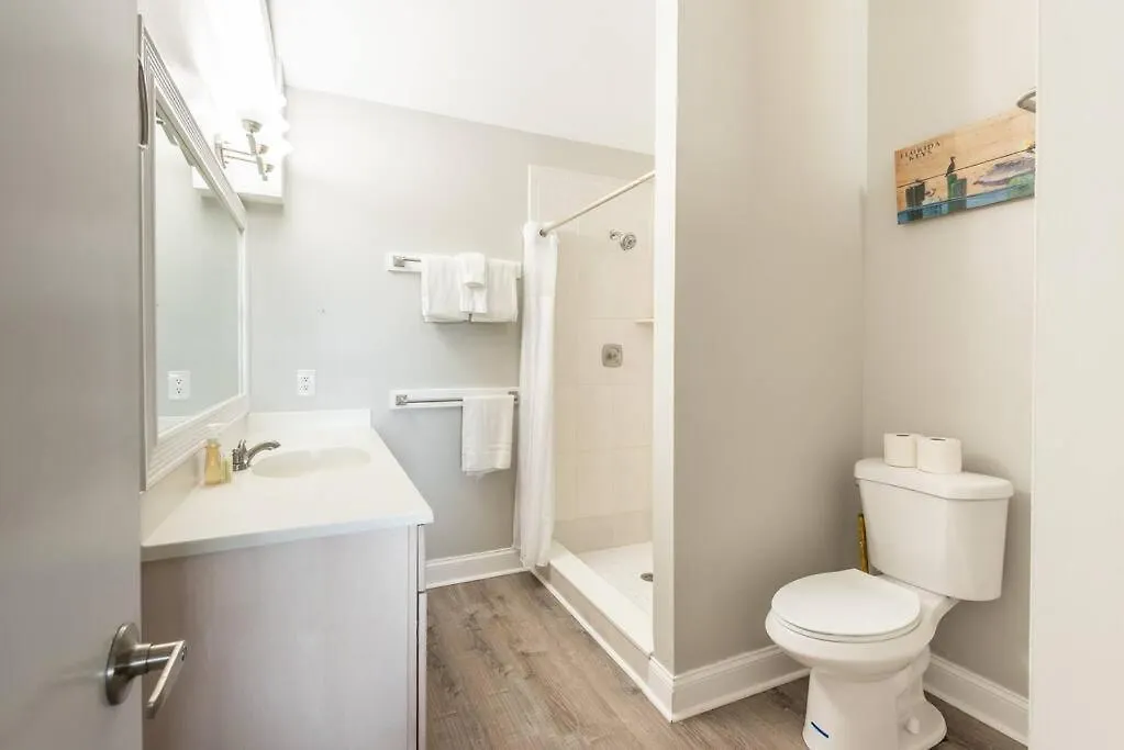 St Kitts - Downtown Waterfront Penthouse Pool Dock Parking Villa Key West Holiday home
