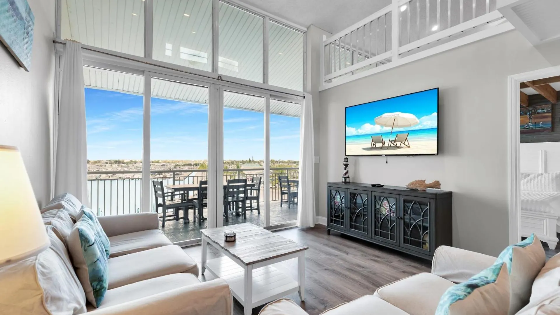 St Kitts - Downtown Waterfront Penthouse Pool Dock Parking Villa Key West
